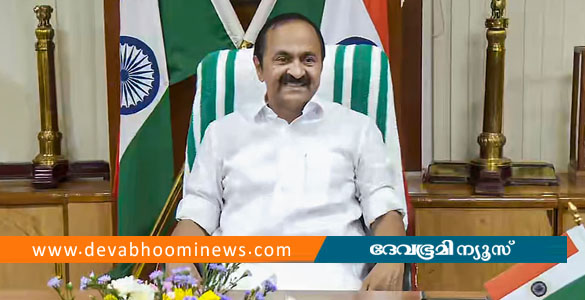 നിക്ഷേപകരെ കാണാൻ പോയതെന്ന് അന്ന്, കൊച്ചിയിൽ എത്തിയപ്പോൾ കണ്ടെന്ന് ഇന്ന്; മലക്കം മറിഞ്ഞ് മുഖ്യമന്ത്രി