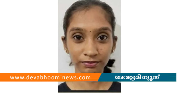 പാലക്കാട് സ്വകാര്യ ബസിൽ നിന്ന് തെറിച്ചുവീണ് കോളേജ് വിദ്യാർഥിനി മരിച്ചു