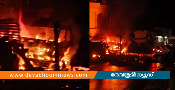 പിലാത്തറയില്&zwj; നിര്&zwj;ത്തിയിട്ട ലോറിയിലേക്ക് ടാങ്കര്&zwj; ലോറി ഇടിച്ചുകയറി; 2 മരണം