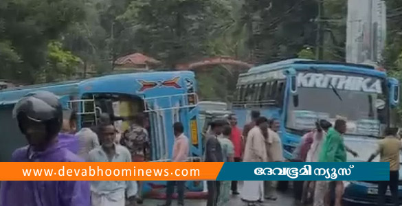 കല്ല്യാശ്ശേരിയിൽ സ്വകാര്യ ബസ് മറിഞ്ഞ് അപകടം; നിരവധി പേർക്ക് പരിക്ക്