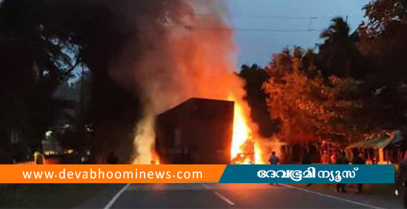 പാലക്കാട് ലോറികൾ തമ്മിൽ കൂട്ടിയിടിച്ച് തീപിടിച്ചു; പൊള്ളലേറ്റ ഡ്രൈവർക്ക് ദാരുണാന്ത്യം