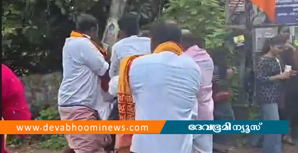 തൃശൂരില്&zwj; ശ്രീകൃഷ്ണജയന്തി ശോഭയാത്രക്കിടയില്&zwj; യുവാവിനെ മര്&zwj;ദിച്ചു; 7 പേര്&zwj;ക്കെതിരെ കേസ്