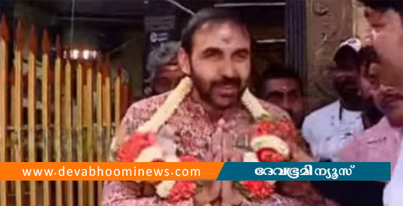 ശബരിമല സ്വര്&zwj;ണ്ണക്കൊള്ള കേസിലെ പ്രതി ഉണ്ണികൃഷ്ണന്&zwj; പോറ്റിക്ക് ക്ഷേത്രത്തില്&zwj; സ്വീകരണം