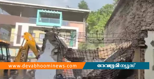 ഇൻഡോറിൽ കെട്ടിടം പൊളിക്കുന്നതിനിടെ അപകടം; നാല് സ്ത്രീകള്&zwj;ക്ക് ദാരുണാന്ത്യം