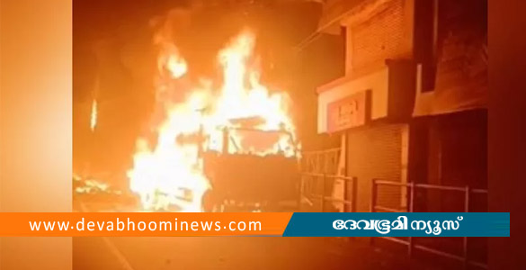 കുറ്റ്യാടിയിൽ ആക്രി സാധനങ്ങളുമായി പോയ ലോറിക്ക് തീപിടിച്ചു