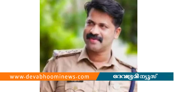 യൂണിവേഴ്&zwnj;സിറ്റി ഹോസ്റ്റല്&zwj; സംഘര്&zwj;ഷം: ഫെയ്&zwnj;സ്ബുക്ക് പോസ്റ്റിട്ട സിഐക്കെതിരെ നടപടിക്ക് ശുപാര്&zwj;ശ
