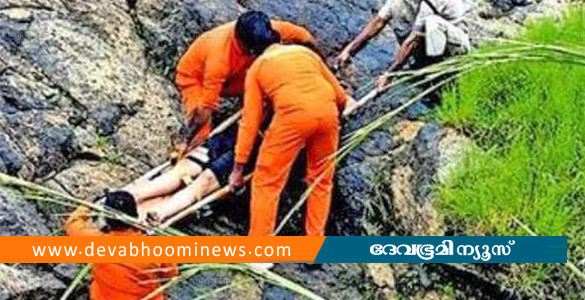 വാഗമണിലെ ഇന്&zwj;ഫിനിറ്റി പൂളില്&zwj; 800 അടി താഴ്ചയിലേക്ക് ഡോക്ടര്&zwj; വീണു; സാഹസികമായി രക്ഷപ്പെടുത്തി