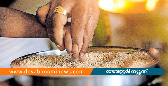 ഇന്ന് വിജയദശമി: അറിവിൻ്റെ ലോകത്തേക്ക് ചുവടുവെച്ച് കുരുന്നുകൾ