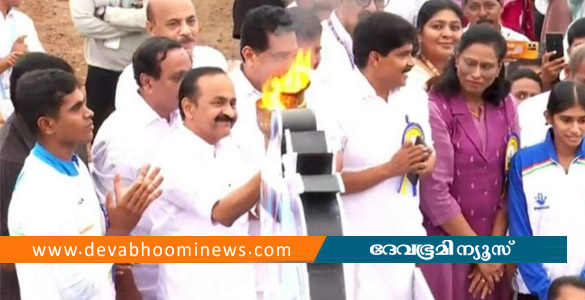 സംസ്ഥാന സ്&zwnj;കൂള്&zwj; കായികമേളക്ക് കോഴിക്കോട് തിരിതെളിഞ്ഞു