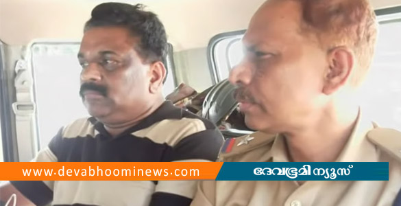 വിനോദയാത്രയ്ക്കിടെ പ്രിൻസിപ്പലും പിടിഎ പ്രസിഡന്റും മദ്യപിച്ചെന്ന് ആരോപണം; പ്രതിഷേധവുമായി മാതാപിതാക്കൾ